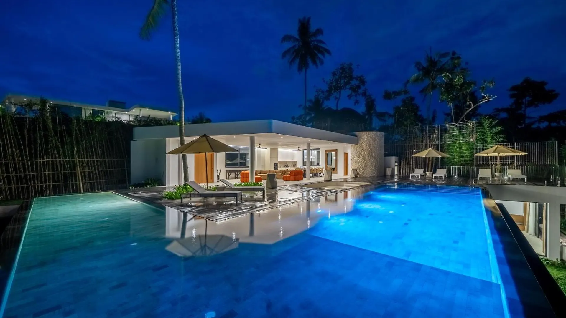 Treetop Vibes - Designer Villa Overlooking Ubuds Green Canyon