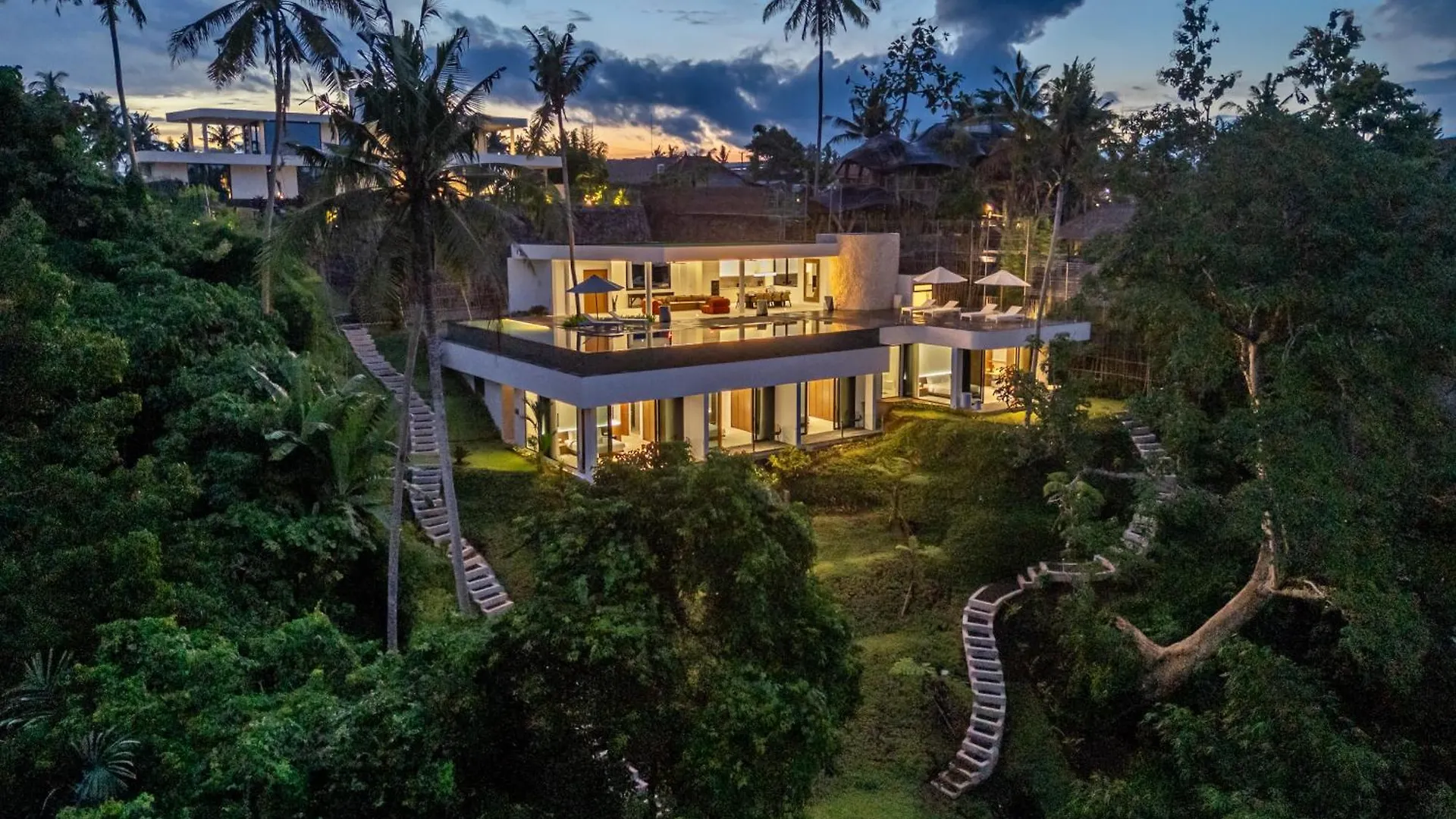 Treetop Vibes - Designer Villa Overlooking Ubuds Green Canyon Indonesia