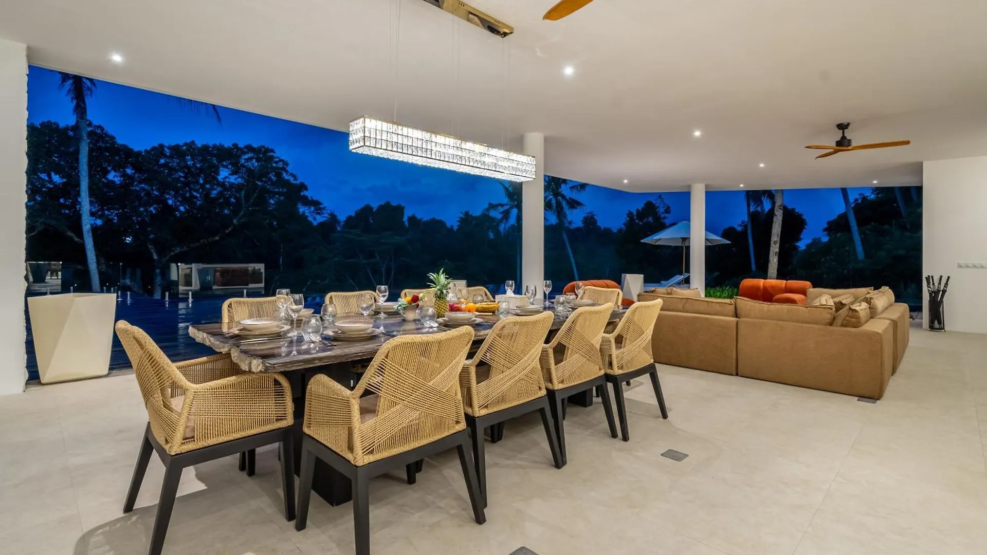 Treetop Vibes - Designer Villa Overlooking Ubuds Green Canyon